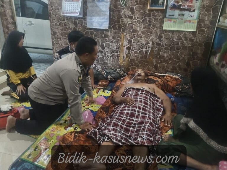 Sie Dokkes Polres Majalengka Sigap Bawa Purnawirawan Polri AKP Dadang Penderita Stroke Untuk Perawatan Medis