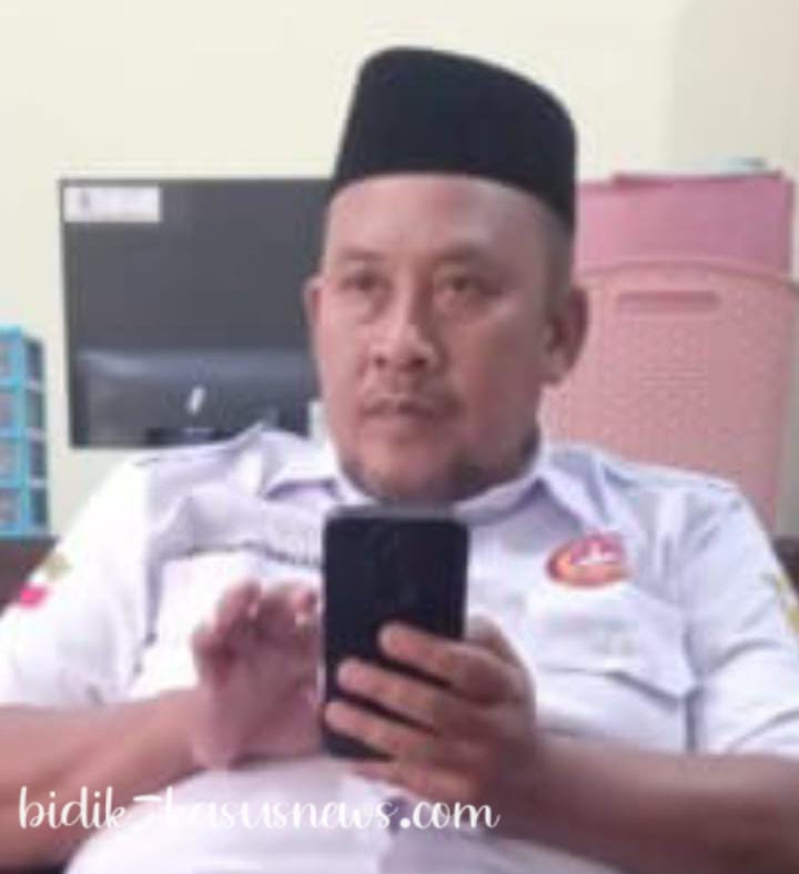 Ketua PGRI Arjawinangun Klarifikasi Isu Penjualan Spanduk Hardiknas 2025: Bukan Komersial, Tapi Wujud Kepedulian