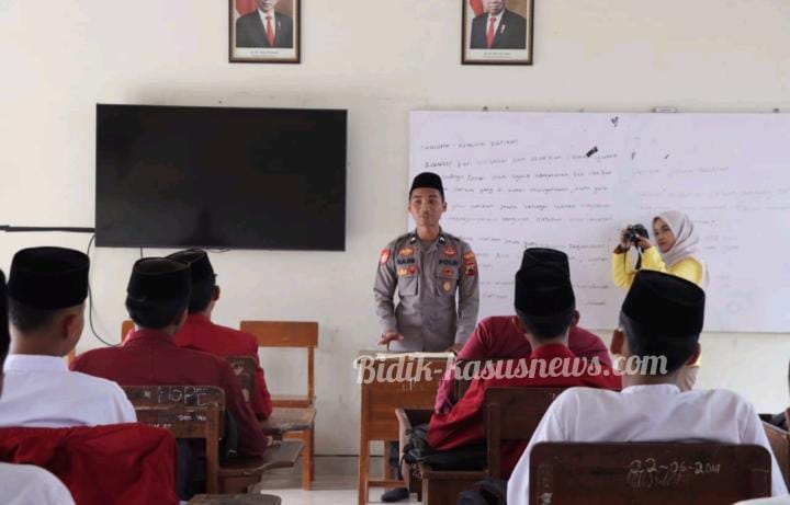 Bripda Najib, Polisi Muda Jepara Ini Dedikasikan Ilmu Agama di Pesantren