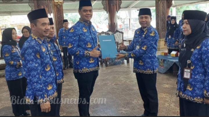 Bupati Jepara Serahkan SK Mutasi untuk 69 Kepala Sekolah