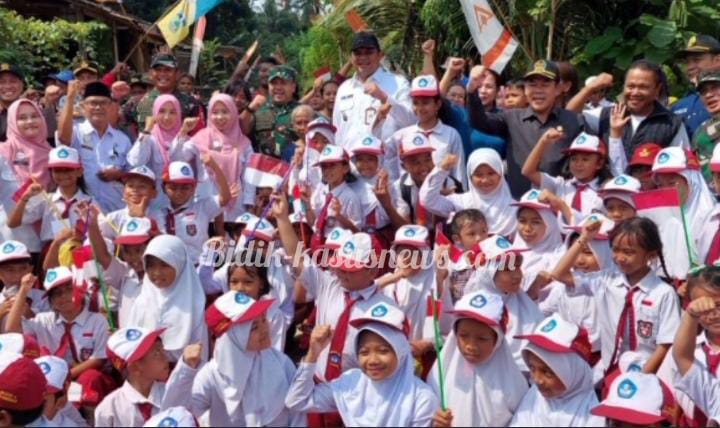 TMMD Reguler ke-124 Bangun Jalan Rabat Beton 1,49 Km di Desa Kecapi Jepara