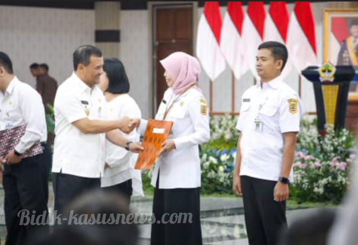 Gubernur Jateng Serahkan 3.947 SK CPNS dan PPPK, Tekankan Pentingnya Integritas