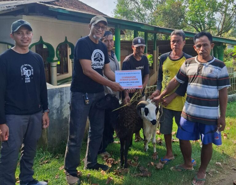 Sambut Hari Raya Idul Adha 1446 H, PT BSM Salurkan Hewan Qurban Pada Masyarakat di Sekitar Proyek Tambak Udang