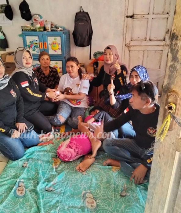 PAC Squad Nusantara Donorojo Menjenguk Anggota yang Sakit di Dukuh Slempong