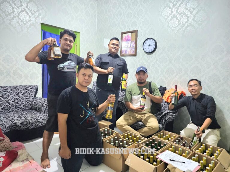 Satresnarkoba Polresta Cirebon Gelar Razia Miras, 145 Botol Diamankan dari Rumah Warga