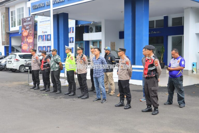Kabag Ops Pimpin Apel Kesiapan Pengamanan Karnaval SCTV di Lapangan GGM
