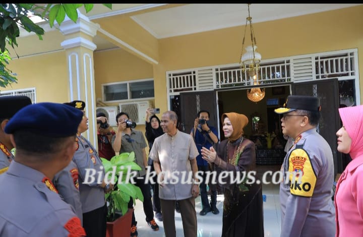 Kapolda Lampung Bersama Pejabat Utama Polda Lampung Laksanakan Anjangsana Dalam Rangka Hari Bhayangkara ke 79