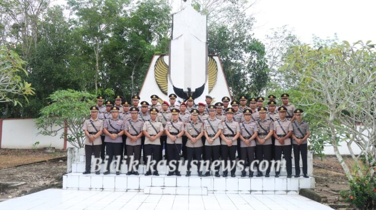 Polres HSU Gelar Ziarah dan Tabur Bunga di TMP Tabur, Hormati Jasa Pahlawan Sambut HUT Bhayangkara ke-79