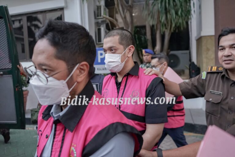 Skandal Migas Pertamina: 9 Tersangka Diserahkan ke Jaksa, Uang Tunai hingga Emas Jadi Barang Bukti