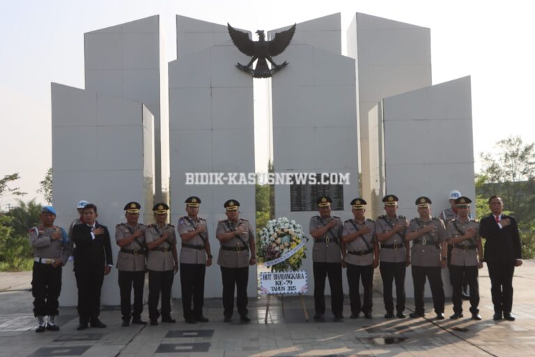 Polresta Cirebon Gelar Upacara Ziarah dan Tabur Bunga di TMP Cakrabuana Peringati Hari Bhayangkara ke-79 Tahun 2025