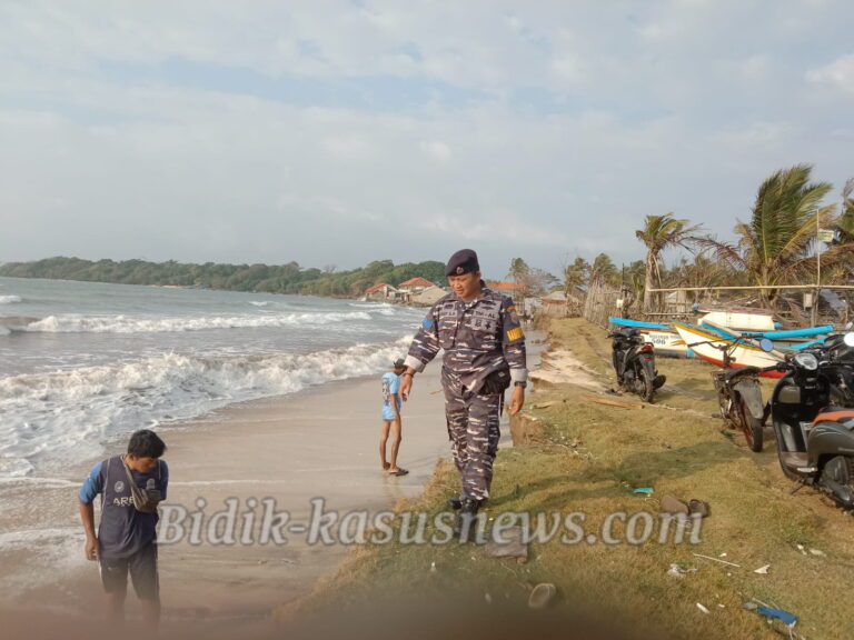 Warga Temukan Uang Koin Kuno di Pantai Ujung Genteng, TNI AL Gercep Amankan Lokasi