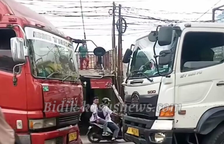Dua Truk Tabrakan di Simpang Cidahu Cicurug, Kemacetan Parah Tak Terhindarkan