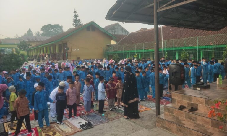 SEHATI di SDN Nyangkowek 02, Jumat Berkah dengan Salat Duha, Sedekah, dan Tausiyah