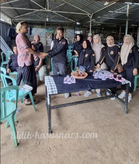 Srikandi Squad Nusantara Gelar Kunjungan Sosial ke Rumah Anggota di Desa Balongbeji Kembang