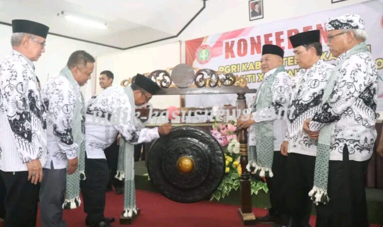 ‎Konferensi PGRI Sukabumi, Bupati Ajak Guru Hadirkan Inovasi untuk Pendidikan ‎