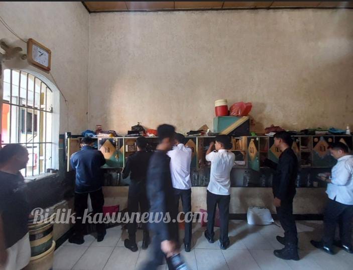 Waspada dan Disiplin: Rutan Jepara Gelar Razia Blok Hunian Warga Binaan