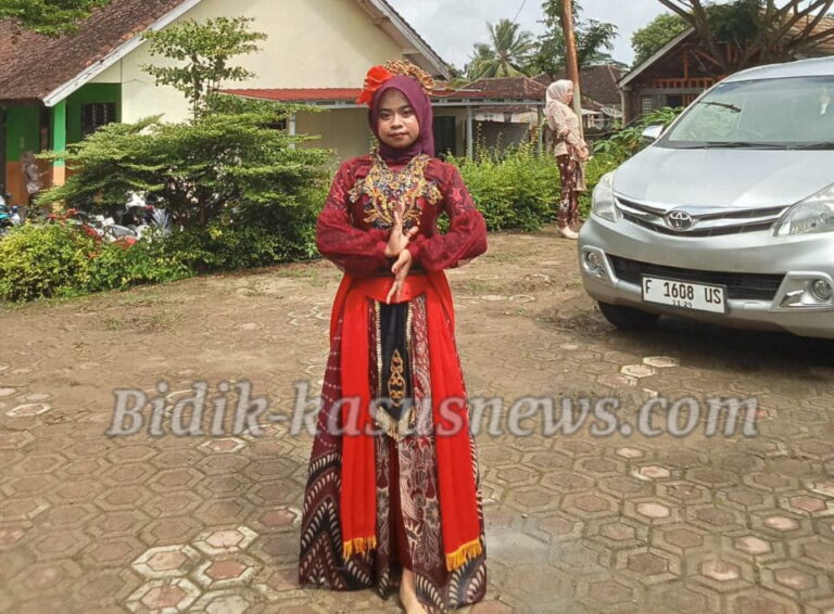 Seni Pertunjukan Tari Jaipong Meriahkan Puncak Perayaan HUT ke-80 RI di Desa Cipeundeuy