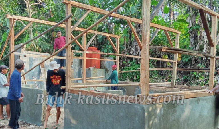 Kades Buniwangi Turun Tangan Bangun Rumah Warga Kurang Mampu