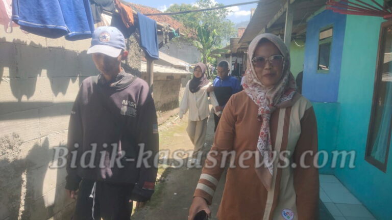 Sigap! Kades dan Kader Cidahu Selamatkan Warga dalam Kondisi Darurat