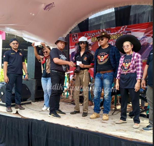 PAC Bangsri Squad Nusantara Meriahkan HUT ke-80 RI, Ketua DPC Jepara Serahkan Hadiah untuk Peserta Jadul