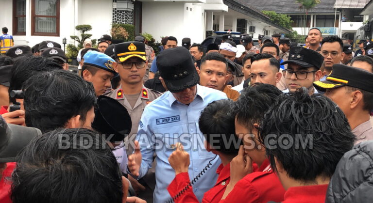 Mahasiswa Desak Pencabutan Perwal Tunjangan DPRD, Wali Kota Janji Evaluasi ‎