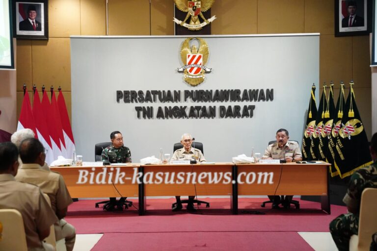 Panglima TNI Jenderal Agus Subiyanto Bersilaturahmi dengan Ketua Badan Pertimbangan Pusat PPAD Jenderal (Purn) Try Sutrisno