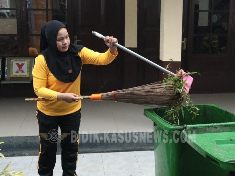Perkuat Soliditas dan Kebersihan Lingkungan, Seluruh Personel Polres HSU Gelar Aksi Kurvei Massal