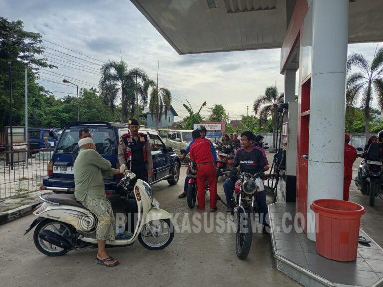Patroli Dialogis Polsek Banjang Sambangi SPBU, Polisi Beri Imbauan Kamtibmas dan Pantau Ketersediaan BBM