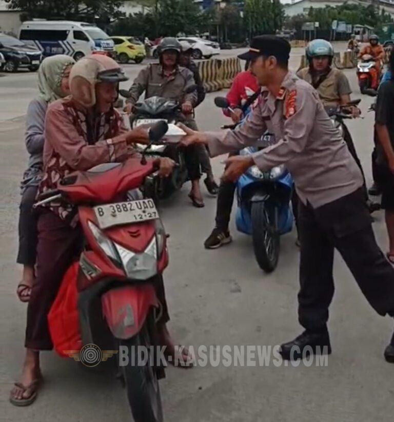 Polres Pelabuhan Tanjung Priok Tebar Takjil Ramadan, Perkuat Silaturahmi dan Sampaikan Imbauan Kamtibmas kepada Masyarakat