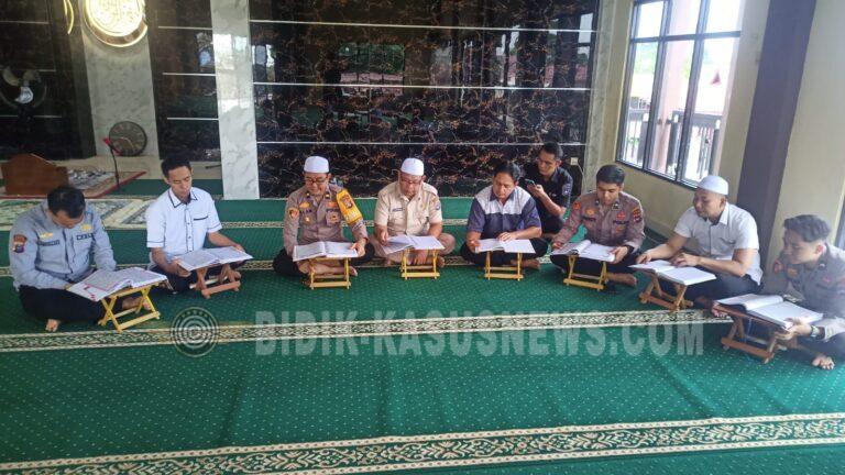 Perkuat Spiritualitas Ramadan, Personel Polres Hulu Sungai Utara Ikuti Tadarus Al-Qur’an Virtual Bersama Mabes Polri