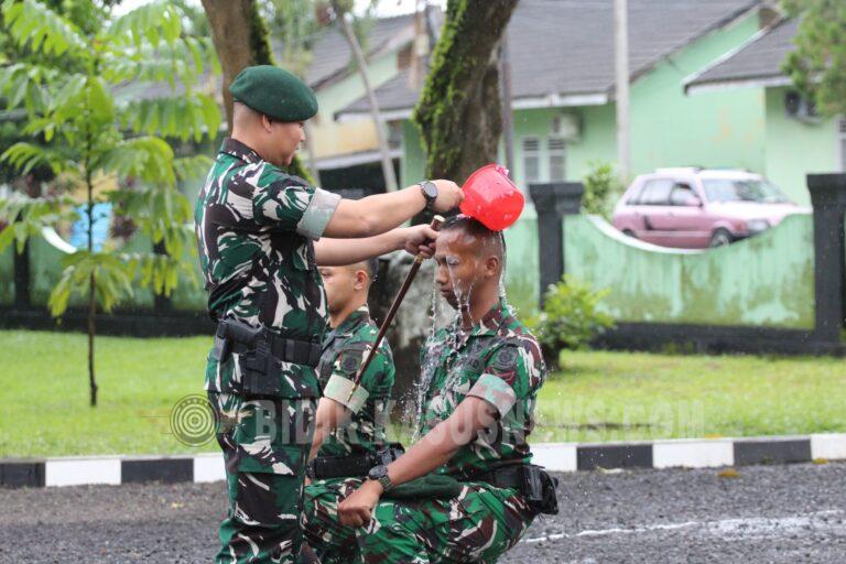 Yonif 515 UTY/9/2 Kostrad Gelar Tradisi Penyambutan Warga Baru