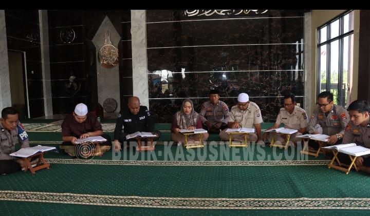 Perkuat Iman di Bulan Ramadan, Personel Polres Hulu Sungai Utara Ikuti Tadarus Al-Qur’an Virtual Terhubung Mabes Polri