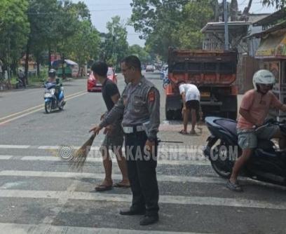 Satuan Lalu Lintas Polres Cirebon Kota Sigap Tangani Kecelakaan Dump Truk Vs Truk Gandengan
