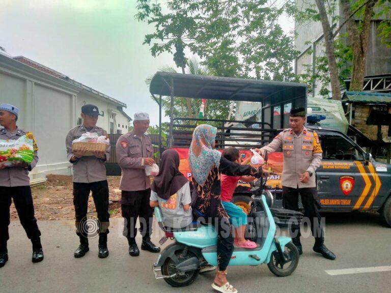 Ramadan Penuh Kepedulian, Polsek Amuntai Tengah Bagikan Takjil Gratis untuk Warga