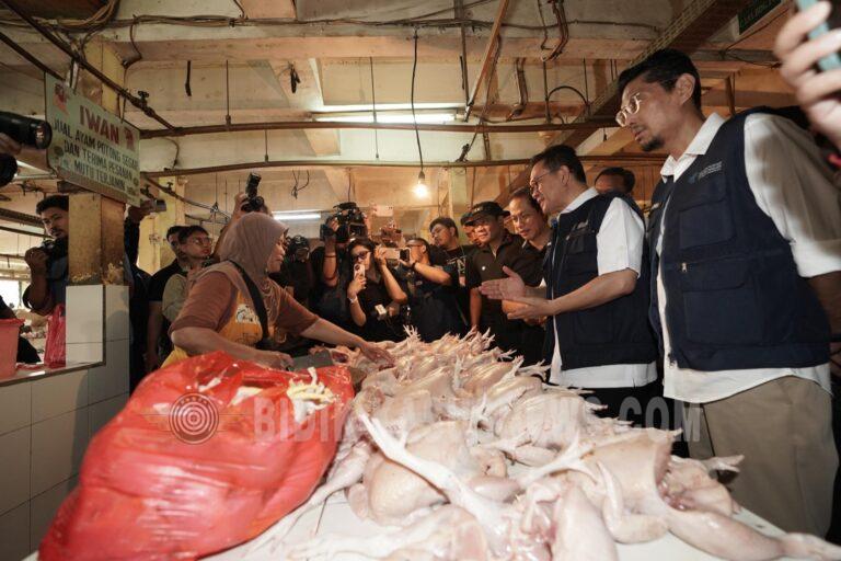 Mendag, Menteri LH bersama Wali Kota Jakarta Timur Gelar Aksi Bersih Pasar Kramat Jati