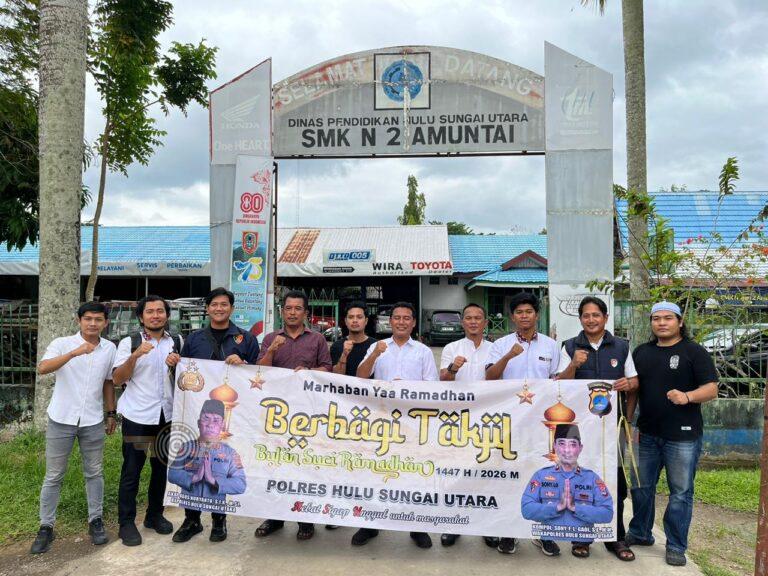 Sat Reskrim Polres HSU Berbagi Takjil di Depan SMKN 2 Amuntai, Wujud Kepedulian di Bulan Ramadhan