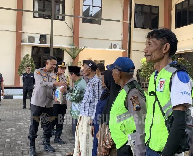 Menjelang Hari Raya Idul Fitri Polres Temanggung Salurkan 1,4 Ton Beras Zakat Fitrah