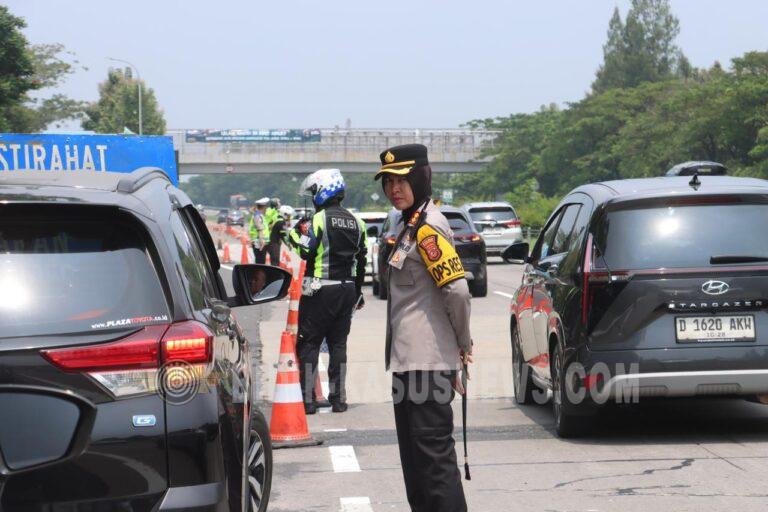 Kapolres Majalengka Turun Langsung Atasi Kemacetan di Rest Area KM 166 Tol Cipali Majalengka