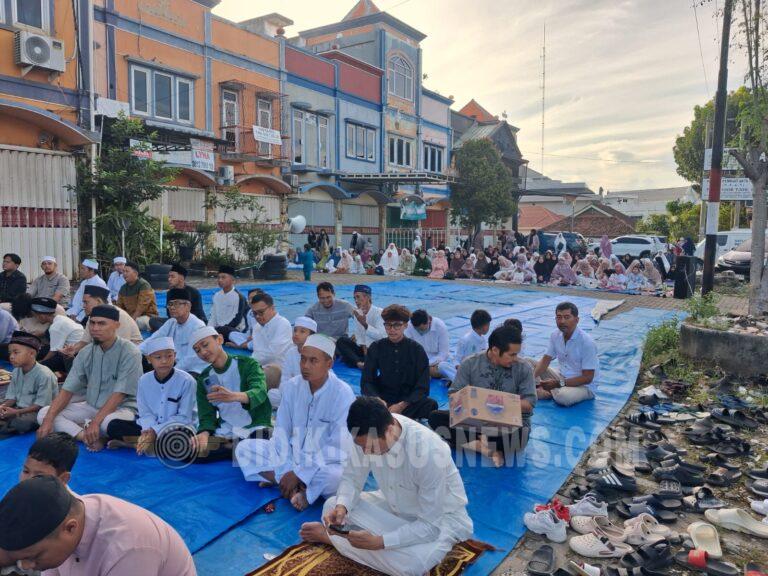 Babinsa Gunung Mas Amankan Sholat Idul Fitri, Sinergi TNI-Polri Jamin Ibadah Berjalan Aman dan Tertib