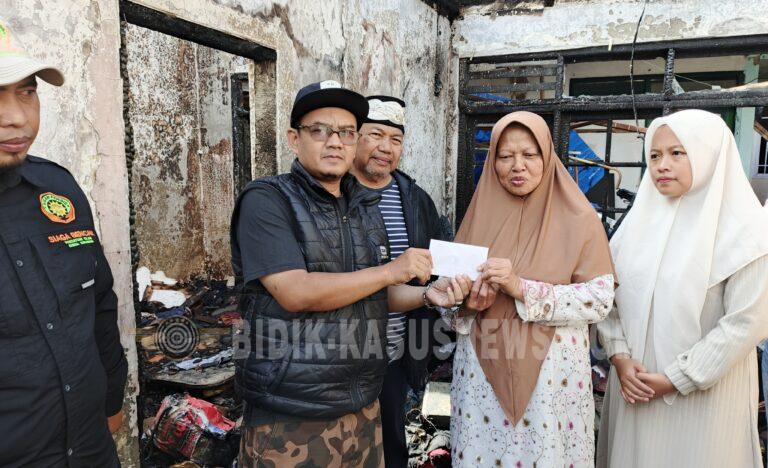 Media BIDIK-KASUSNEWS.COM Salurkan Tali Kasih Pada Korban Kebakaran di Sukabumi