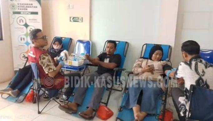 Bukber Sambil Berbagi, Puluhan Warga Ikut Donor Darah di RSUD Jampangkulon