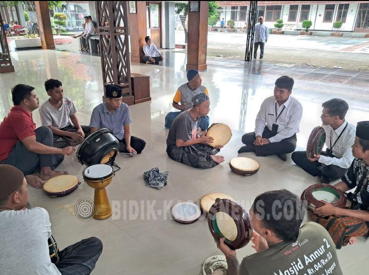Asah Skill Warga Binaan, Peserta Magang Kemnaker Latih Grup Hadrah At-Taubah Rutan Jepara