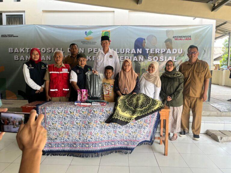 341 KPM Warga Cikampek Barat Tersenyum, Bantuan Sosial dan Layanan Kesehatan Gratis Hadir Bersamaan