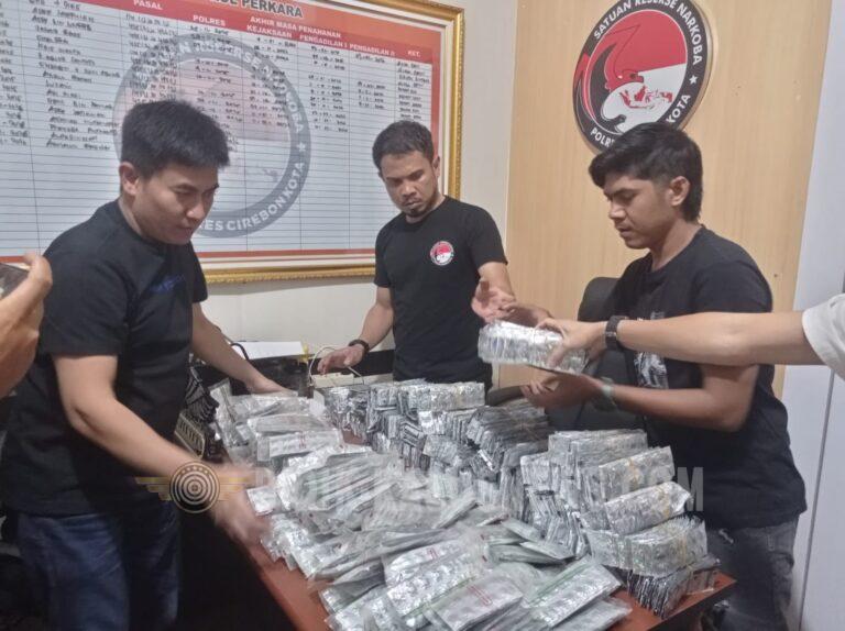 Polres Cirebon Kota Amankan Tiga Tersangka Usai Sita Puluhan Ribu Butir Obat Ilegal