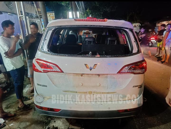 Diduga Kurang Konsentrasi, Mobil Wuling Tabrak Motor dan Tiang Telepon di Bangsri Jepara
