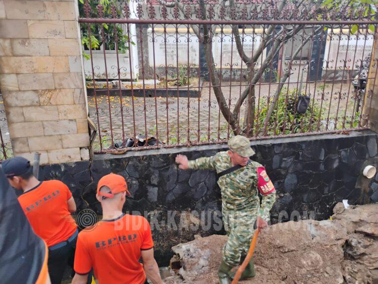 Gerak Cepat Babinsa Cegah Banjir di Way Halim, Longsor Selokan 10 Meter Berhasil Ditangani