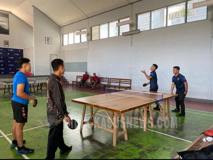 Semarak Hari Bakti Pemasyarakatan ke-62, Pegawai Rutan Jepara Adu Ketangkasan di Lomba Tenis Meja