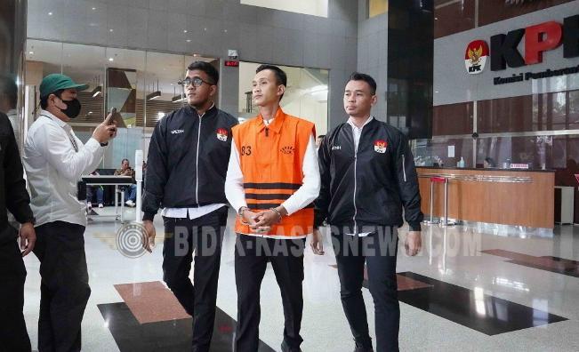 KPK Kembangkan Kasus Korupsi di Pemprov Riau, Ajudan Gubernur Ikut Jadi Tersangka