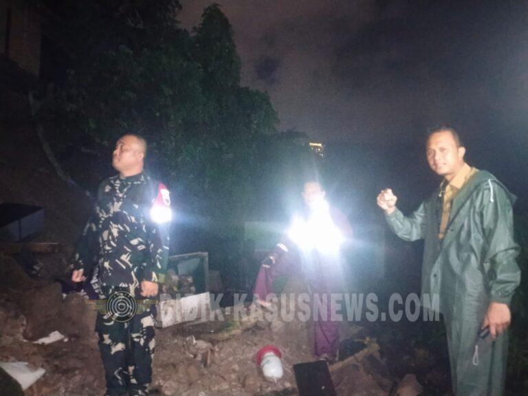 Longsor Ancam Empat Jiwa di Tanjung Karang Timur, Babinsa Sigap Pimpin Evakuasi Warga