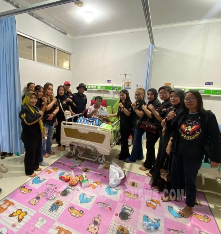 Srikandi DPC Squad Nusantara Jepara Tunjukkan Kepedulian, Jenguk Ketua PAC Kembang di RS Kelet